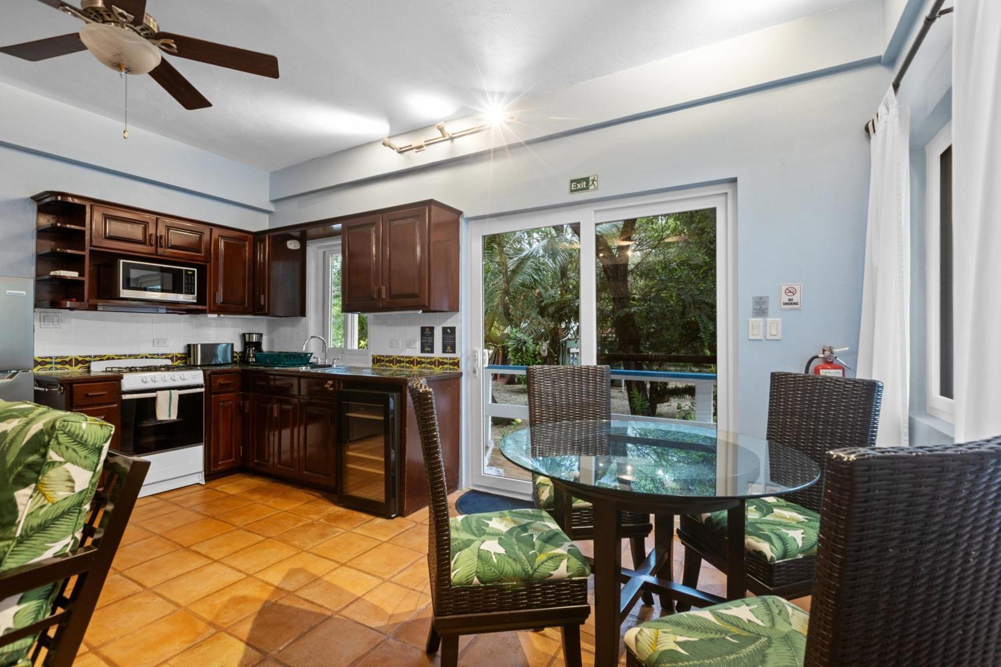 Condo #24 @ Beachside Villas Placencia 外观 照片
